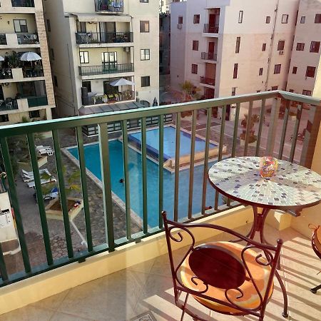 Beautiful Central Apartment With Pool 세인트폴스베이 외부 사진