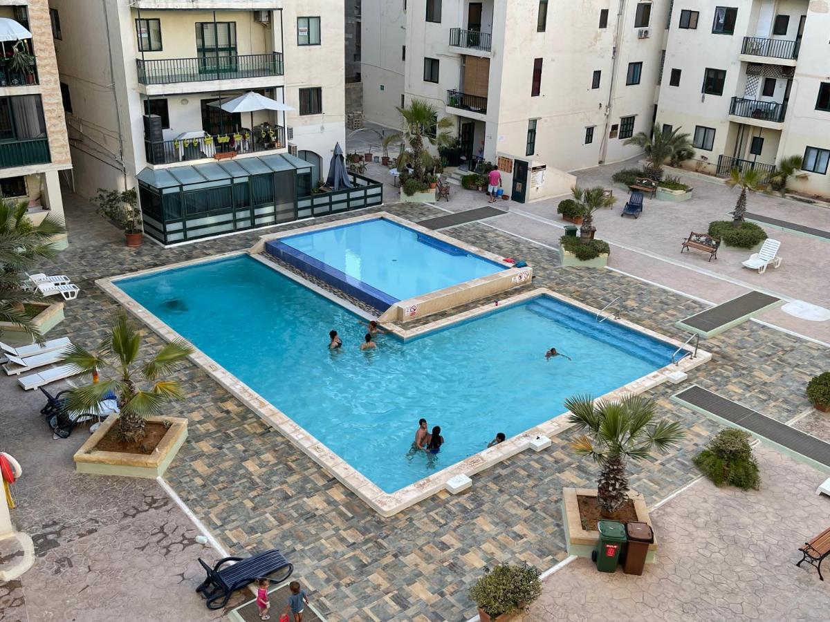 Beautiful Central Apartment With Pool 세인트폴스베이 외부 사진