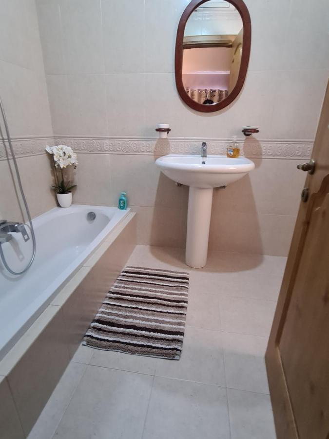 Beautiful Central Apartment With Pool 세인트폴스베이 외부 사진